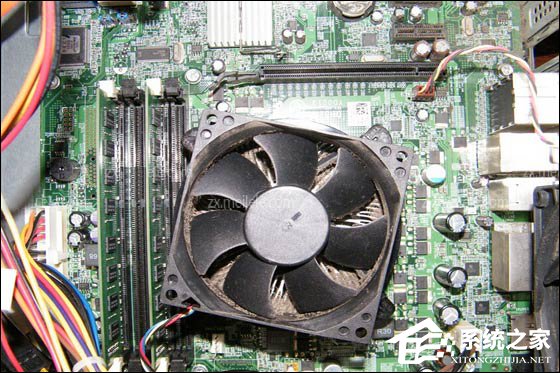 CPU风扇怎么拆下来？有卡扣的CPU散热器怎么拆？
