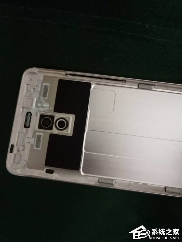 魅蓝Note6真机背部再曝：大小双摄+跑马灯