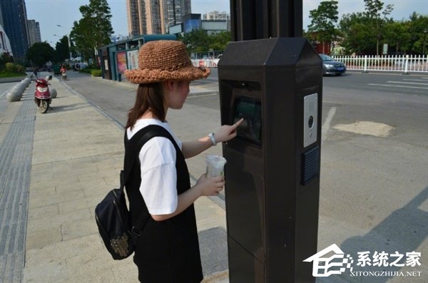 中国移动开启智能灯杆测试：能接WiFi能充电