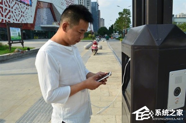 中国移动开启智能灯杆测试：能接WiFi能充电