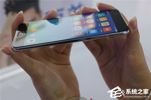 小米6亮银探索版现场图赏：四曲面镜面玻璃机身