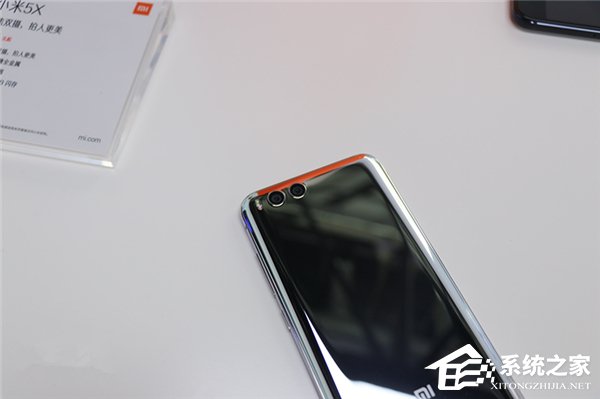 小米6亮银探索版现场图赏：四曲面镜面玻璃机身