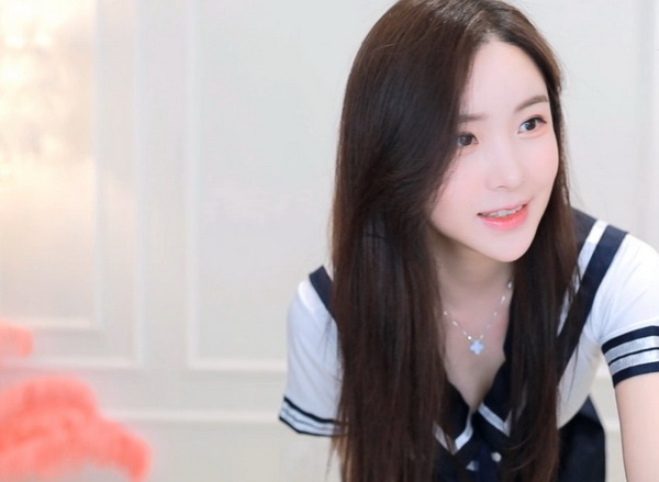 芭比视频APP无限观看绿巨人旧版下载