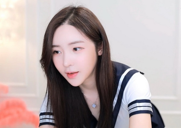 草莓丝瓜视频下载-丝瓜视18岁ios版安装