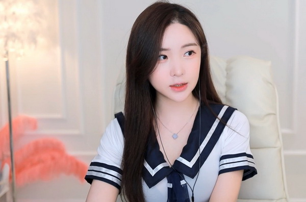 草莓丝瓜视频下载-丝瓜视18岁免费版安装