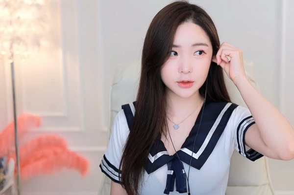 适合半夜看的直播软件凤蝶安卓版下载