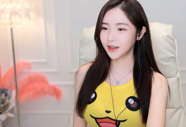 草莓榴莲深夜释放自己2021无限看版下载